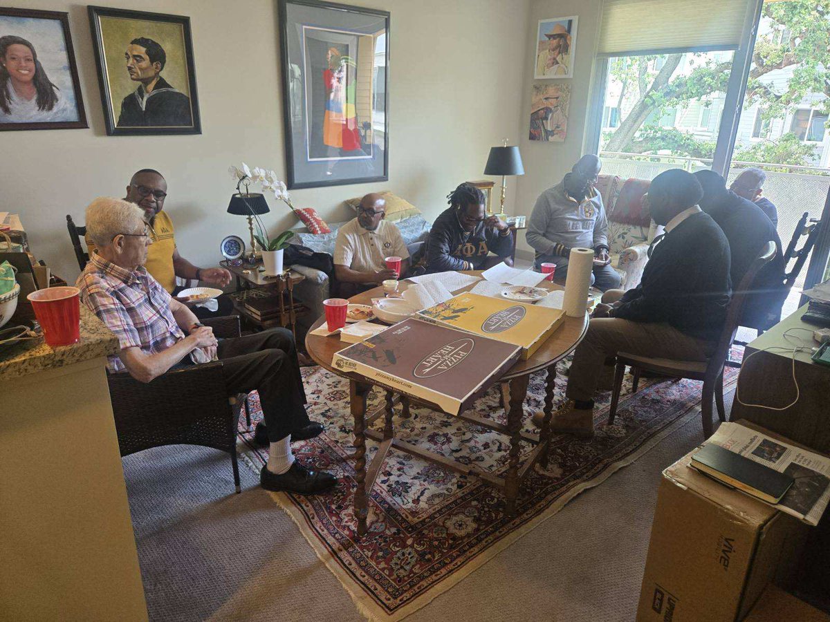 sf_alphas's tweet image. Today, Brothers were filled with joy as they visited our esteemed and beloved Brother Dr. Frederick Chancellor, Kappa Chapter 1960, as part of our Brother's Keeper Program. 🤙🏾❄️🤙🏾 #AlphaPhiAlpha #APhiA #AlphaWest #Divine9 #D9