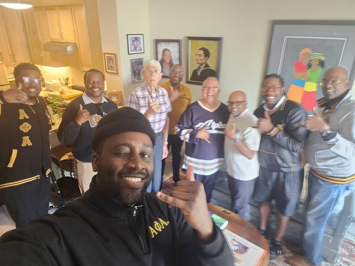 sf_alphas's tweet image. Today, Brothers were filled with joy as they visited our esteemed and beloved Brother Dr. Frederick Chancellor, Kappa Chapter 1960, as part of our Brother's Keeper Program. 🤙🏾❄️🤙🏾 #AlphaPhiAlpha #APhiA #AlphaWest #Divine9 #D9