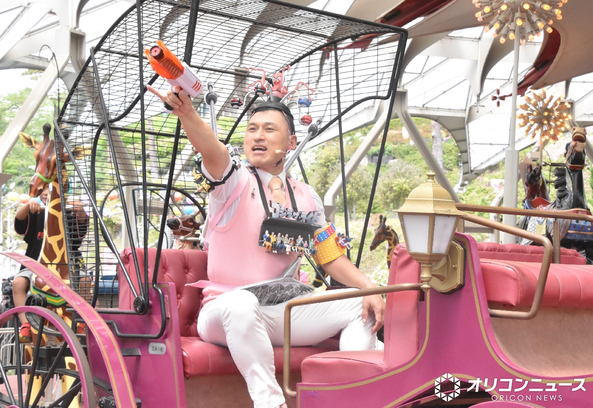 oricon's tweet photo. オードリー春日俊彰、ついに
「西武園ゆうえんち」の“化身”に❗️

「ひらパー」岡田准一に対抗して
“せぶゆうおじさん”名乗る
https://t.co/u7eSC2NFTu

 #西武園ゆうえんち @seibuenyuuenchi https://t.co/FB0wogzcmM