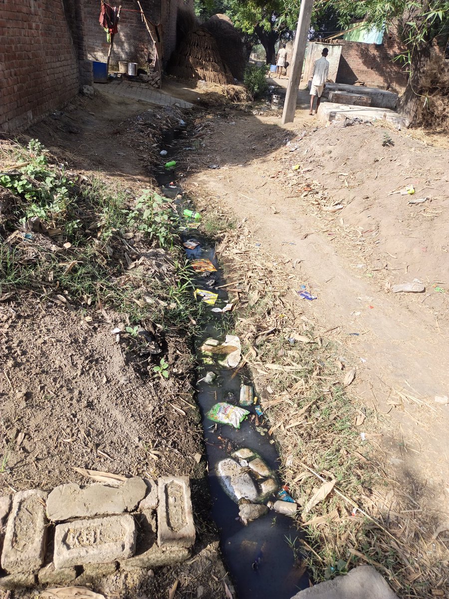 RAMURAJPUT12345's tweet photo. #hardoi जनपद की ब्लॉक बावन की ग्राम पंचायत  मिरकापुर के मजरा कोलिया सालों से नहीं हुई सफाई गलियां व  सड़के गंदे पानी में तब्दील फैल रही बीमारियां उच्च अधिकारी मौन ग्रामीण परेशान कब होगी सुनवाई @dmhardoi @CdoHardoi @CMOfficeUP @UPGovt @uppanchayatiraj @myogiadityanath https://t.co/nrFQ6qTH4d