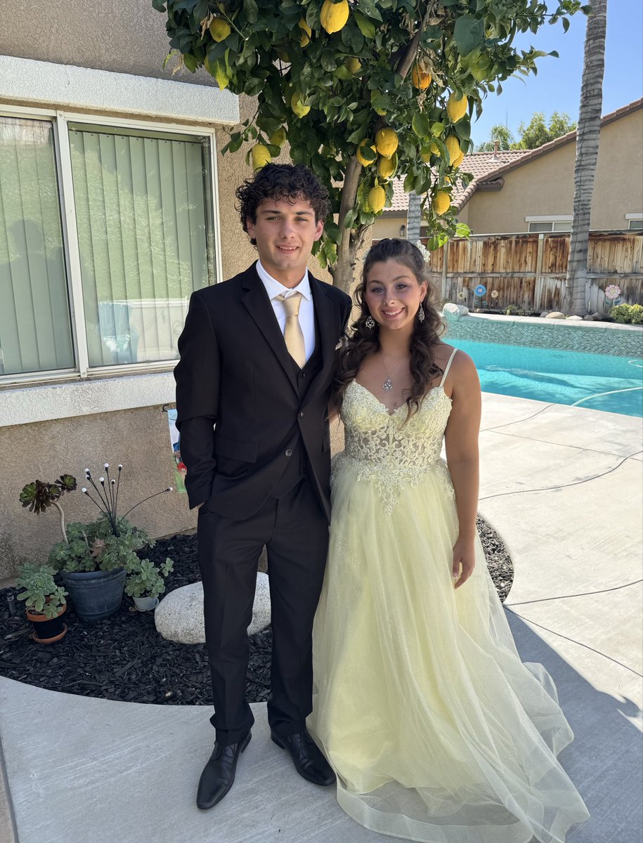 vicnric's tweet image. The twins went to their Senior prom last night and had the most fun making memories! 🪩✨💃🏻🌙🕺🏻 Ric was relieved to be asked to be the Duber (Dad Uber) for the last time! ☺️👍🏽🛻 #lucoretwins #senioryear #prom2026