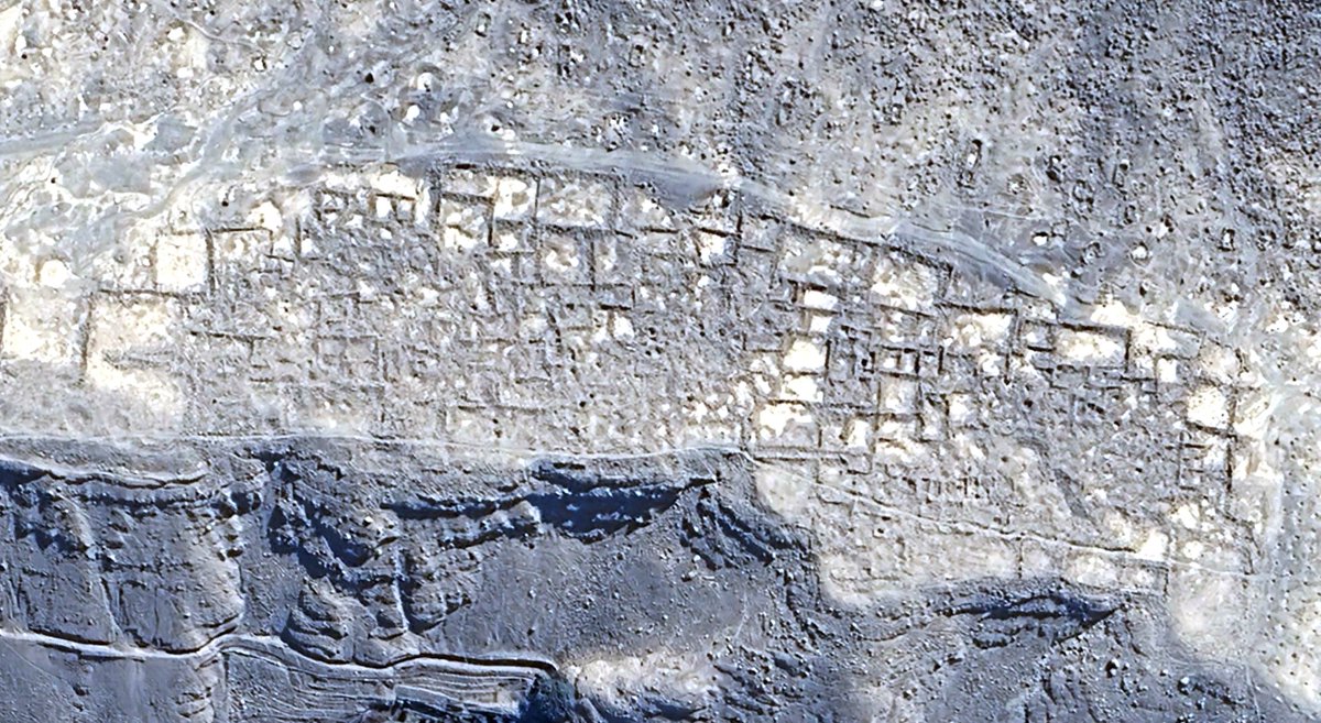 iamgeoquest's tweet image. Stone ruins found along a cliff in Peru.  #googleearth #googlemaps