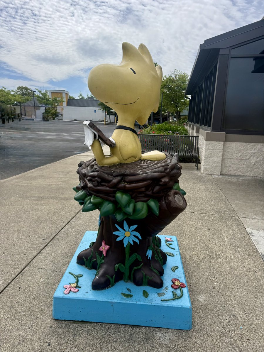 VenturesomeCPL's tweet image. Sunday vibes ☀️
Great weekend—relaxing, productive, and full of little moments.

Got dressed up for lunch and found a cute Woodstock statue 🐦 #MarriedLife #Weekend 

What was your weekend highlight? 👇🏼