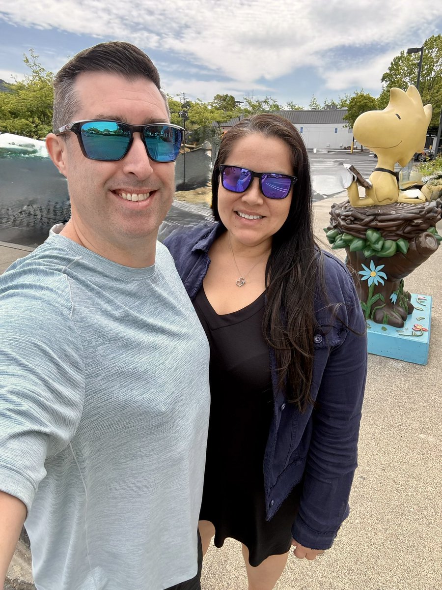 VenturesomeCPL's tweet image. Sunday vibes ☀️
Great weekend—relaxing, productive, and full of little moments.

Got dressed up for lunch and found a cute Woodstock statue 🐦 #MarriedLife #Weekend 

What was your weekend highlight? 👇🏼