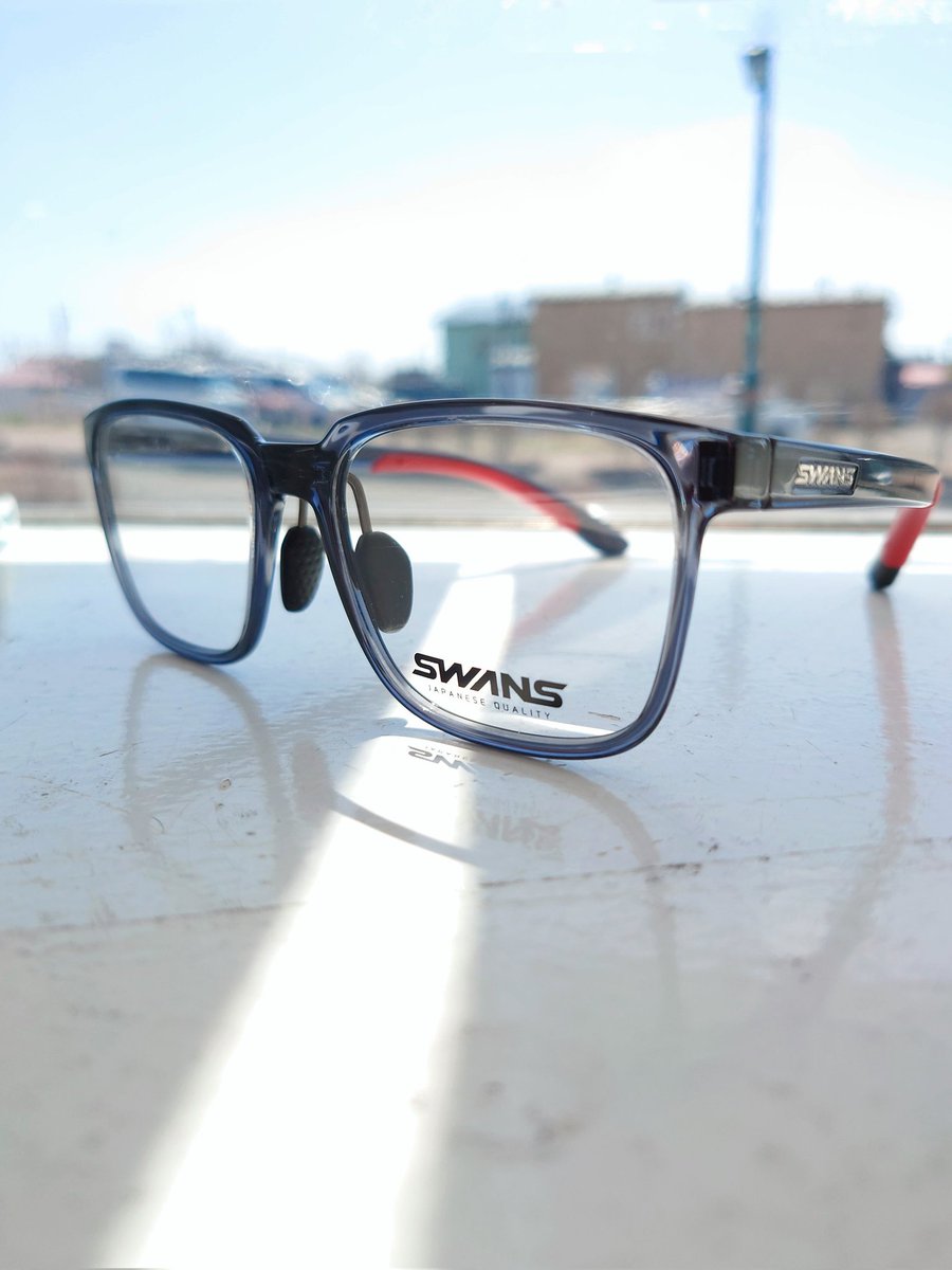 t_m_kusumoto's tweet image. あー！作っておけばよかったー！って思うものランキング１位ではないでしょうか？

度付きのサングラス

お好きなサングラスやメガネに度付きレンズを入れる事も出来ますし、コチラのような度付きカラーレンズを入れる前提で作られているフレームもございます。

夏が来る前に、ぜひ
#SWANS