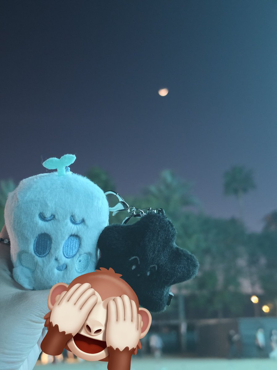 902r's tweet photo. 마크 없는 코첼라..... https://t.co/zEXoSwSUeU