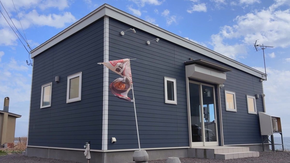 【三栄水産工業 直売所｜函館市湯浜町】

自社製造の生珍味が並ぶ直売所🦑✨
青南蛮仕込みいか塩辛はピリッとした辛味と食感がクセになります！
仕入れ次第でサーモンやカニなどの販売や、チーズケーキも🍰

漁火通におじゃマップはこちら📱👇
api.locotele.services/mini/d7944a4d9…

#NCV #函館 #おじゃマップ