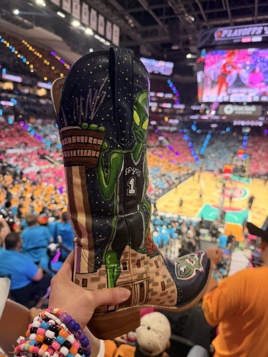 missraydiancee's tweet photo. DONT CARE IF I DONT GET JUMBOTRON! My shoes are obviously the coolest and @wemby signed and approved ✅✅ https://t.co/RDCNKO0OQH