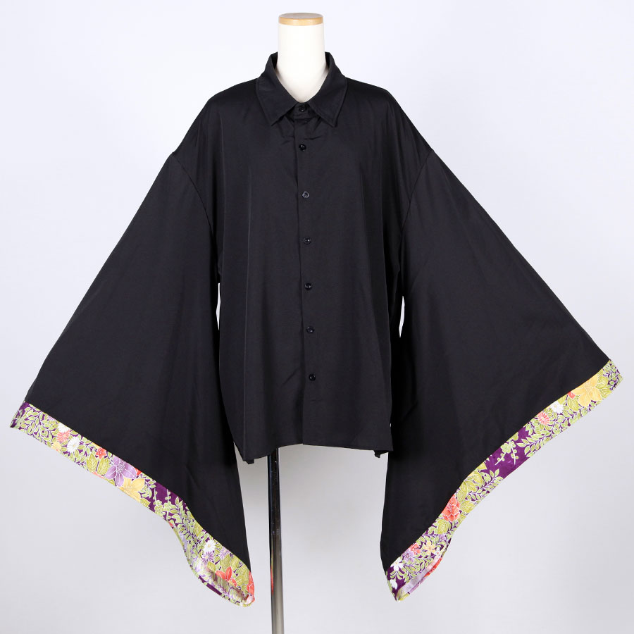 tamaaWebShop's tweet photo. 🪭T.KUNITOMO🪭
波模様が織り込まれた紫地をベースに、橙色の菊や白い小花、緑の葉などが描かれた古い着物を解いた和柄をあしらったTKgの新作が入荷しました。
明日(4/21)18時よりWEB SHOPにて発売予定です。
https://t.co/Em0FcQDbwF
#tkunitomo #gouk #和柄 https://t.co/e2ENUSzIIp