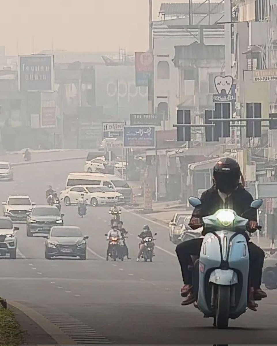 KhaosodEnglish's tweet image. Tourism in Chiang Rai has slowed sharply due to persistent haze, with operators calling on the government to adopt long-term solutions to the recurring problem.
facebook.com/share/p/1LMjio… 
 #Thailand #ChiangRai