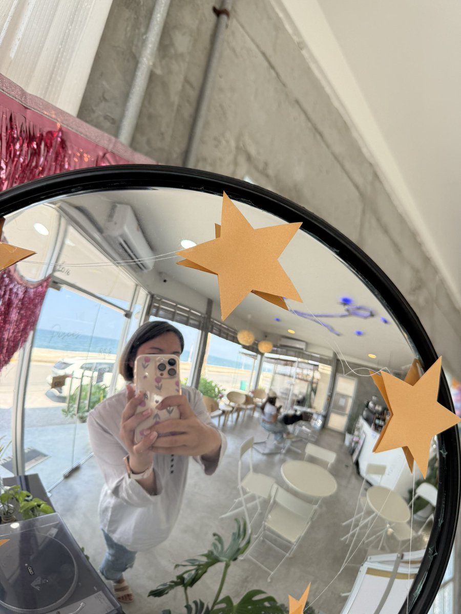 looknashotmail1's tweet photo. ร้อนตับจะแตก หาที่หลบแดดนิดหนึ่ง https://t.co/uojHoCidRm