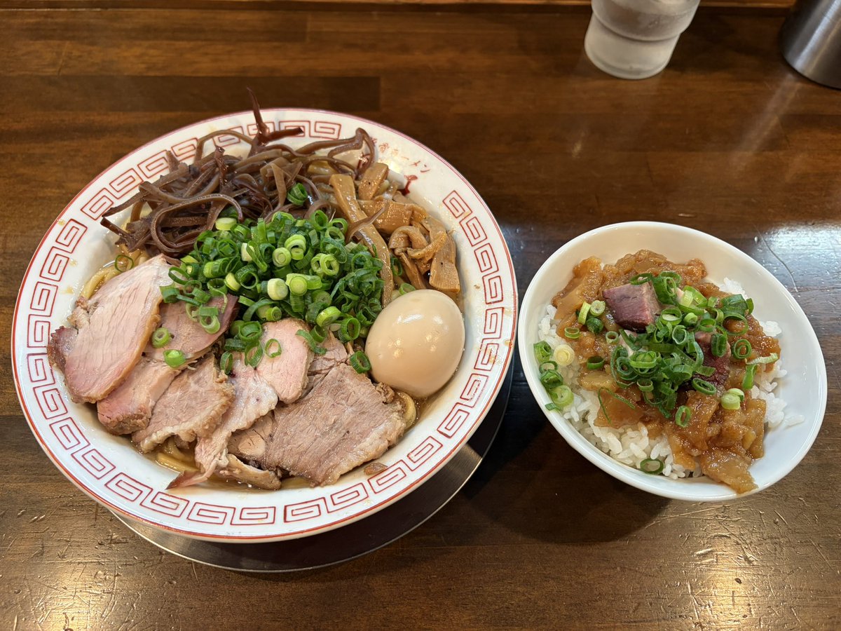 や tweet media