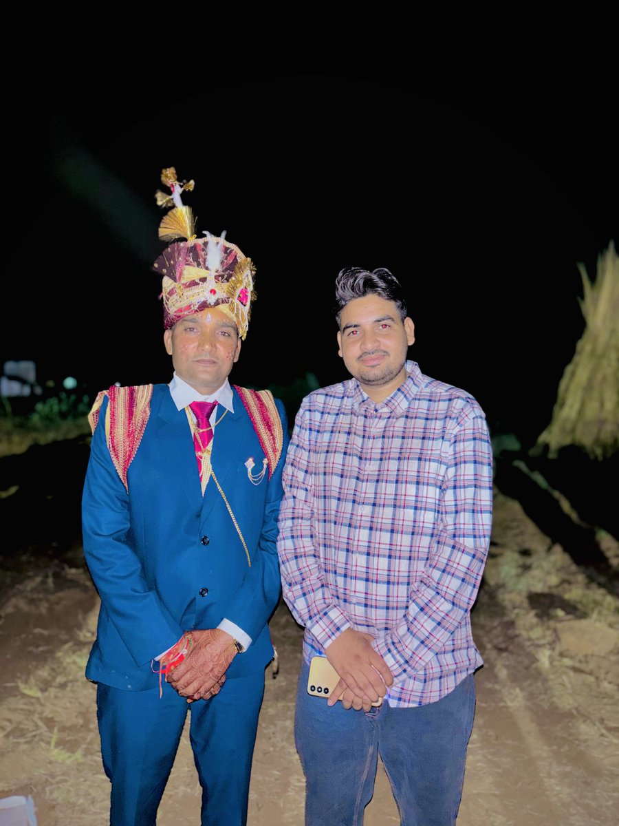 lavkush_pakhad's tweet image. Indraj KAILADEVI शादी 💍 
“  , नई जिंदगी की शुरुआत के लिए बहुत-बहुत मुबारकबाद 👑
हँसते रहो, मुस्कुराते रहो 🤝”

#Congratulations
#frainds4ever
#marriedlife