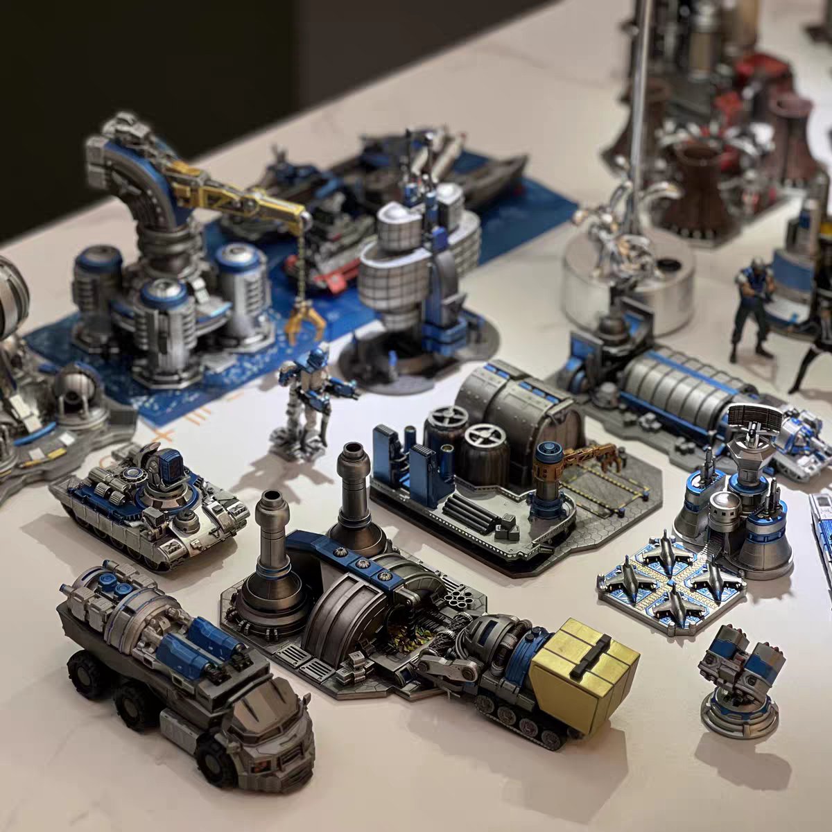 Gyrowoof's tweet image. These 3D-printing groups (from China) are petty nailing it with these detailed recreation of #ComandAndConquer #RedAlert units. So nostalgic! XD