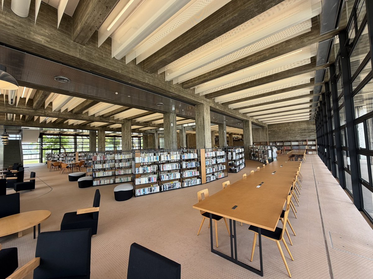 kojiking2541's tweet photo. この広い空間ほぼ貸切とか凄い
#伊賀市中央図書館 https://t.co/O6ea950Jtc