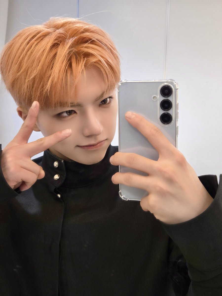 ALL(H)OURS tweet media