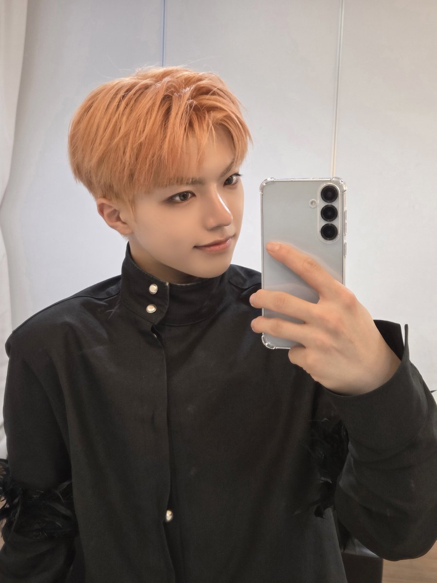 ALL(H)OURS tweet media