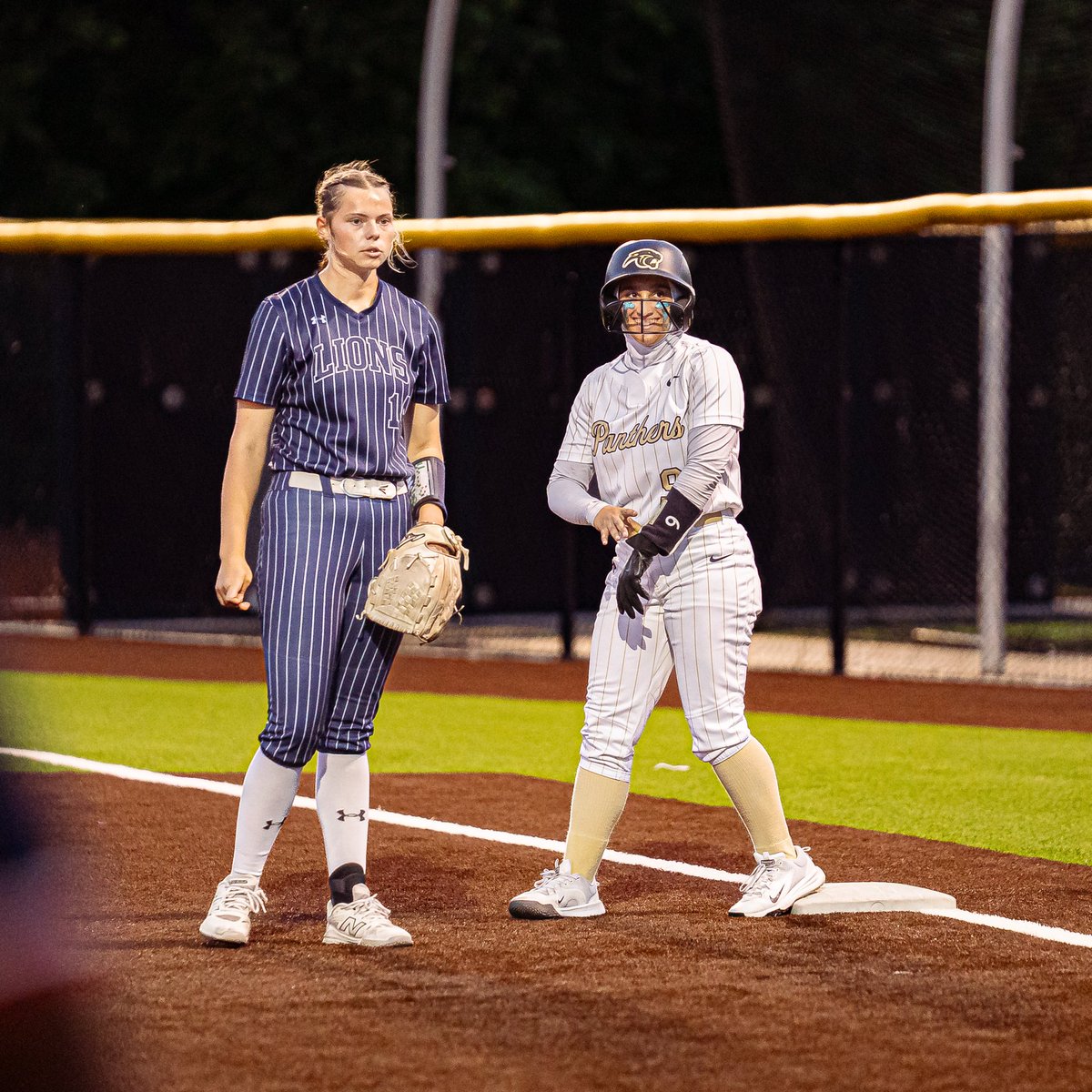 planoeastsb's tweet photo. Thank you Seniors ‘26 🥹 💛 🖤 #OWOHOL #Goldblooded4ever #Eastside #Planoeastsb https://t.co/hAoX4OeePX