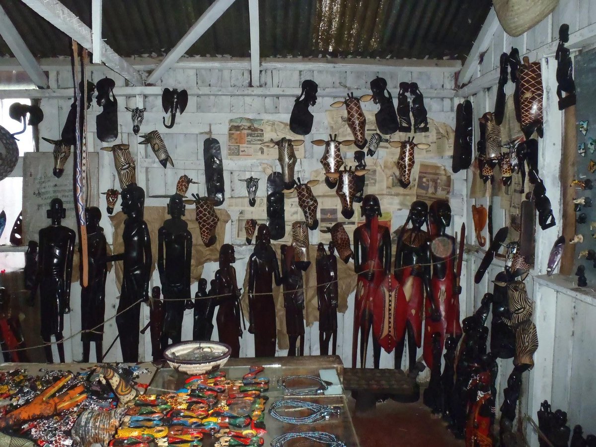 Alkaased2005's tweet image. A souvenir shop in Kenya🇰🇪

ケニアの土産物屋🇰🇪

February 2013

↓This is the URL of  my channel↓

kick.com/alkaased2005

#kick #travel #trip #旅行 #domestictravel #国内旅行 #internationaltravel #海外旅行 #kenya #ケニア