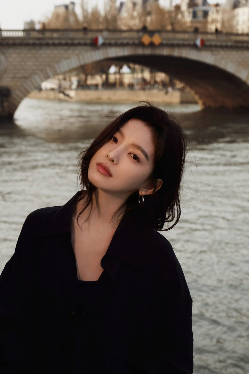 Zhang Ruonan’s studio shares old snaps in Paris 🇫🇷

(1/5)

#ZhangRuonan #章若楠