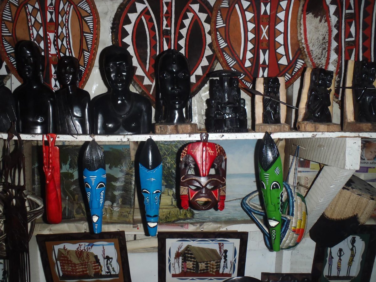 Alkaased2005's tweet image. A souvenir shop in Kenya🇰🇪

ケニアの土産物屋🇰🇪

February 2013

↓This is the URL of  my channel↓

kick.com/alkaased2005

#kick #travel #trip #旅行 #domestictravel #国内旅行 #internationaltravel #海外旅行 #kenya #ケニア