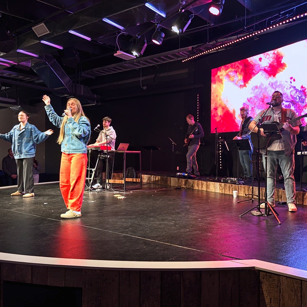jeffdeyo's tweet photo. Such an unbelievable weekend at Zion Church in Clearlake, Iowa. What a blessing to minister with my friend, Josh Edwards, Pastor Jason, and my amazing older kids! God moved so powerfully in so many people‘s lives. What an honor!!🔥🔥💯💯🙌🙌 https://t.co/IZa9lKCF1V