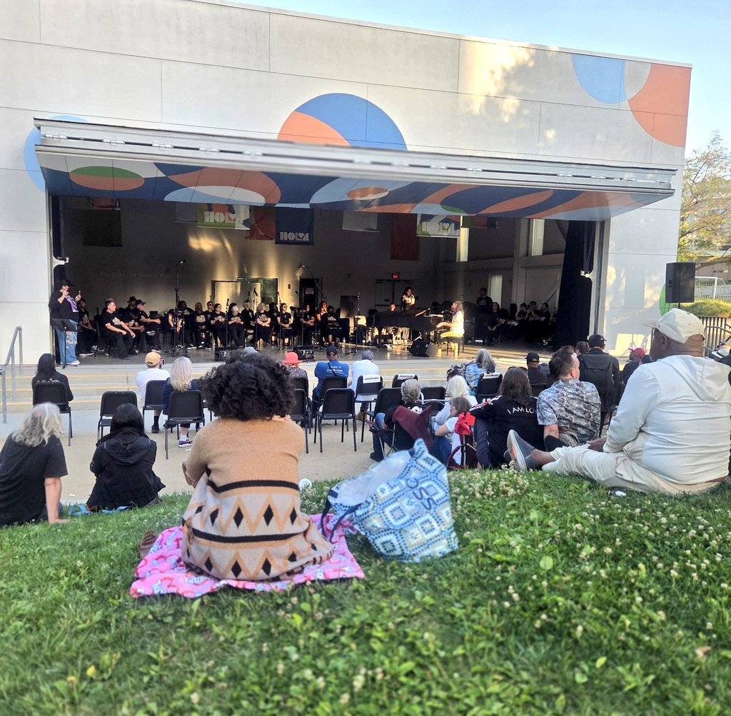 KRMKTWN's tweet image. #LafayettePark #Afternoon half-perfect / half-concert like a #Vegan Barbecue #Heat #Air &amp;amp; #Nature something #Missing Even when Everything seems in #Tune