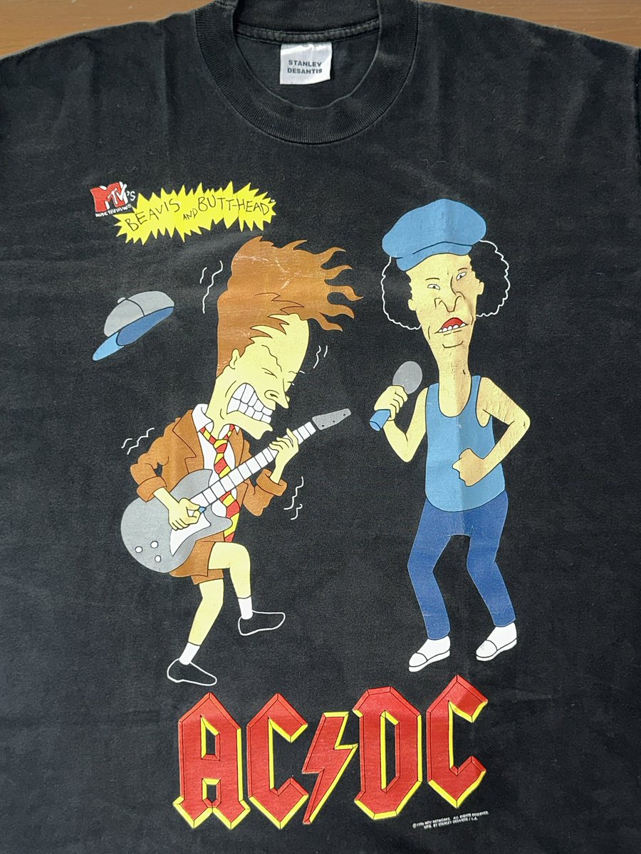 ‘ของสะสม’ สำหรับผมมันคือ ‘เครื่องยึดเหนี่ยวทางจิตใจ’

มันช่วย ‘ลดความเครียด’ ได้มันทำให้‘เปลี่ยนจุดโฟกัส’ จากเรื่องกังวล มาผ่อนคลาย

การสะสมของต้องใช้ ‘ความจำ’  ‘การสังเกต’ ของชิ้นนี้ได้มายังไง จัดหมวดหมู่ หรือมีซ้ำ
และของบางอย่างก็ทำให้เรานึกถึงเรื่องราวในอดีตที่มีความสุข