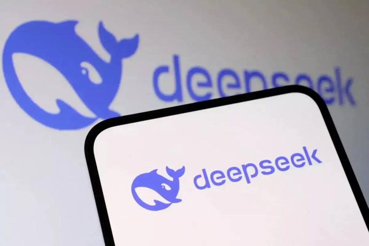 BridgingNews_'s tweet image. This April, #DeepSeek is allegedly in talks for its first external funding round, seeking at least $300 million at a valuation of no less than $10 billion.

The AI startup had long relied on its parent firm quantitative fund #HighFlyer and previously turned down venture capital