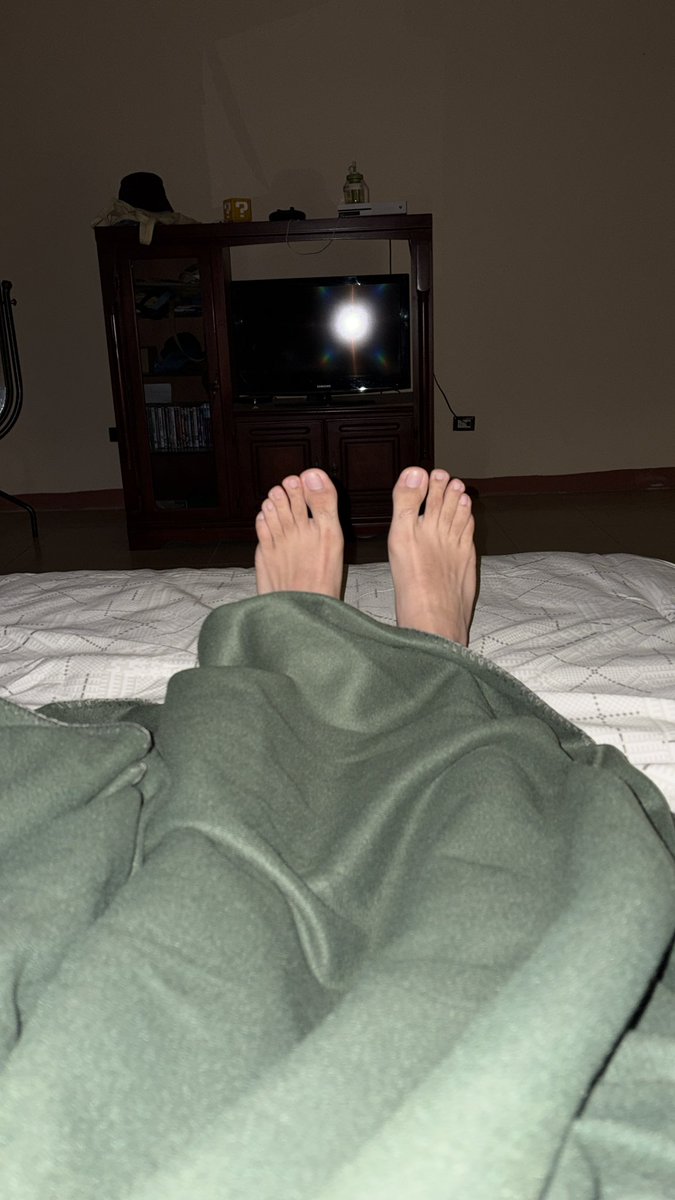 dan_levi22's tweet photo. Frío, lluvia y mis pies 🩵 https://t.co/2qaXM6ZeTQ