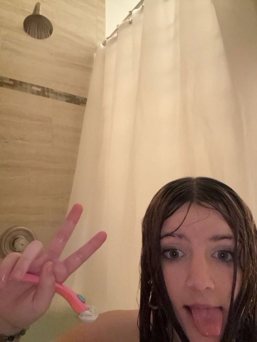 Ellajiaa1's tweet photo. Fuck it I’m sending nudes to everyone who replies https://t.co/fY5dRoLFwj