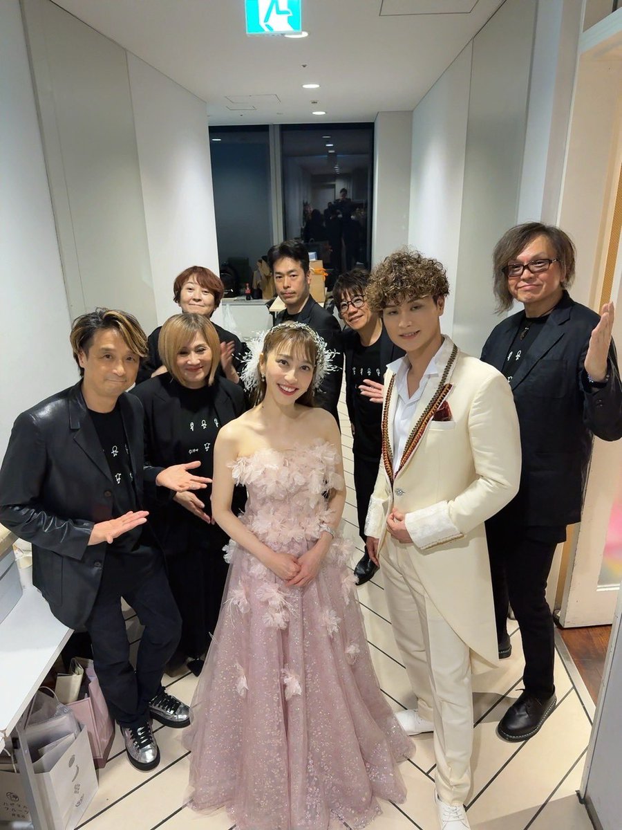 penta65's tweet photo. お初のはいだしょうこさん。
お人柄も歌もとっても素敵でした。
ゲストの日野さんも素晴らしかったー♪ https://t.co/bII18roZRP