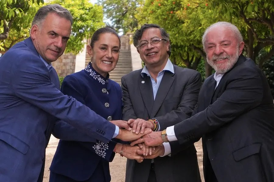 Region_Global's tweet photo. Barcelona se convirtió en el punto de convergencia del liderazgo progresista. La convocatoria, impulsada por @sanchezcastejon reunió a figuras como @Claudiashein , @LulaOficial y @petrogustavo bajo el eje de la llamada “defensa de la democracia”.
https://t.co/fAV7vywzJl https://t.co/Orh17qQATW