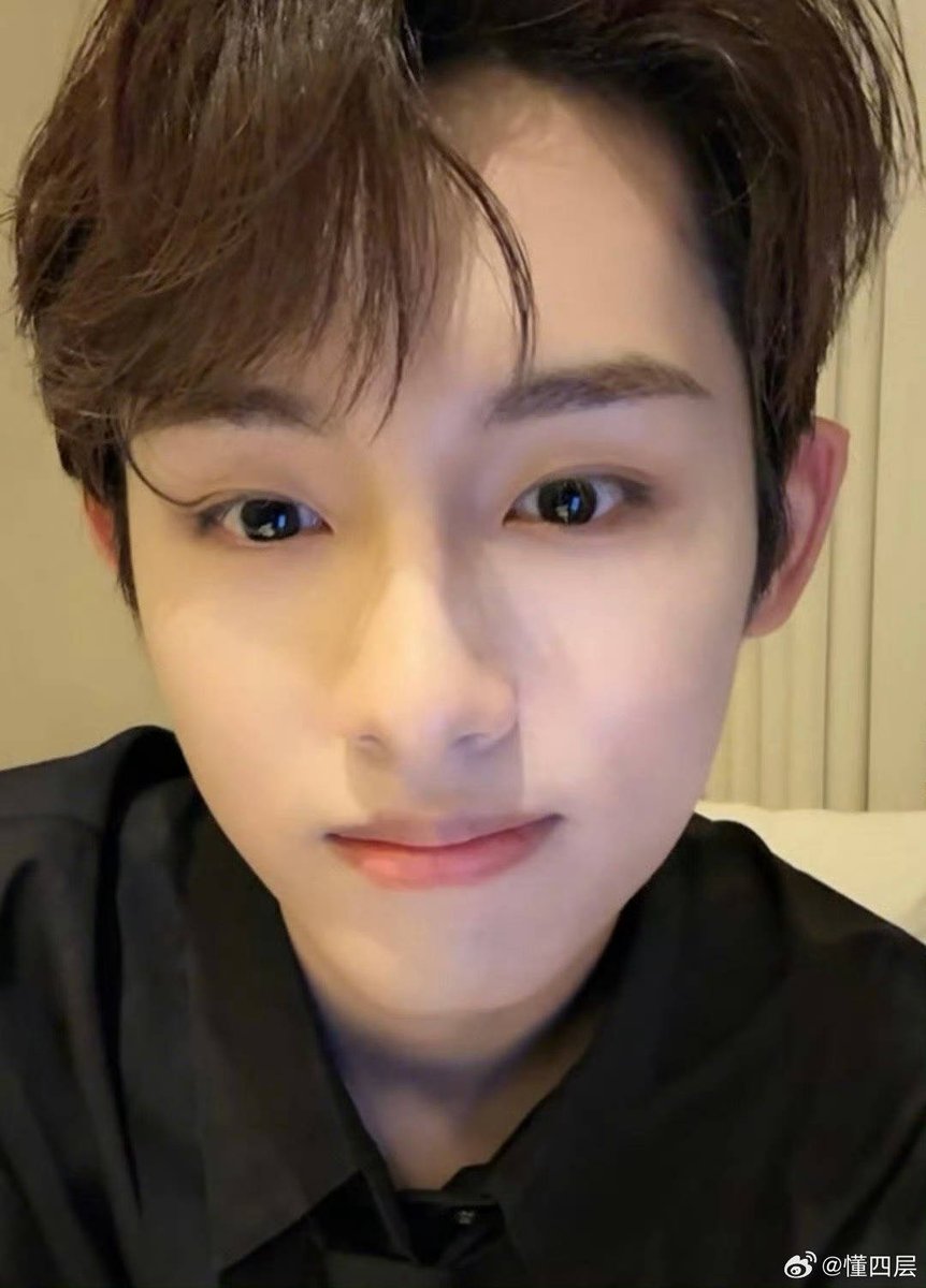 wwfolder's tweet photo. who's the cute boy?! https://t.co/e7drhcy7Pi