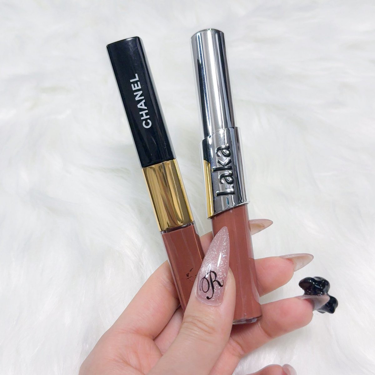 laka新作リップvs CHANEL激バズリップが話題になってるので届いた色と