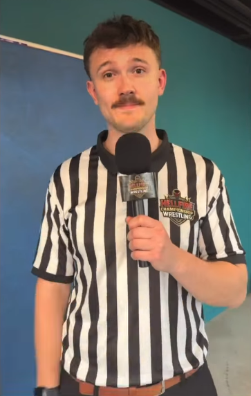 MichelBojole's tweet photo. Je profite de la belle fête de #Wrestlemania, fête du Catch de type divertissement pour souhaiter la bienvenue à un nouvel équipier arbitre.

Félicitations @MrOkkin 

Amitiés. https://t.co/eDxaFKTzm1