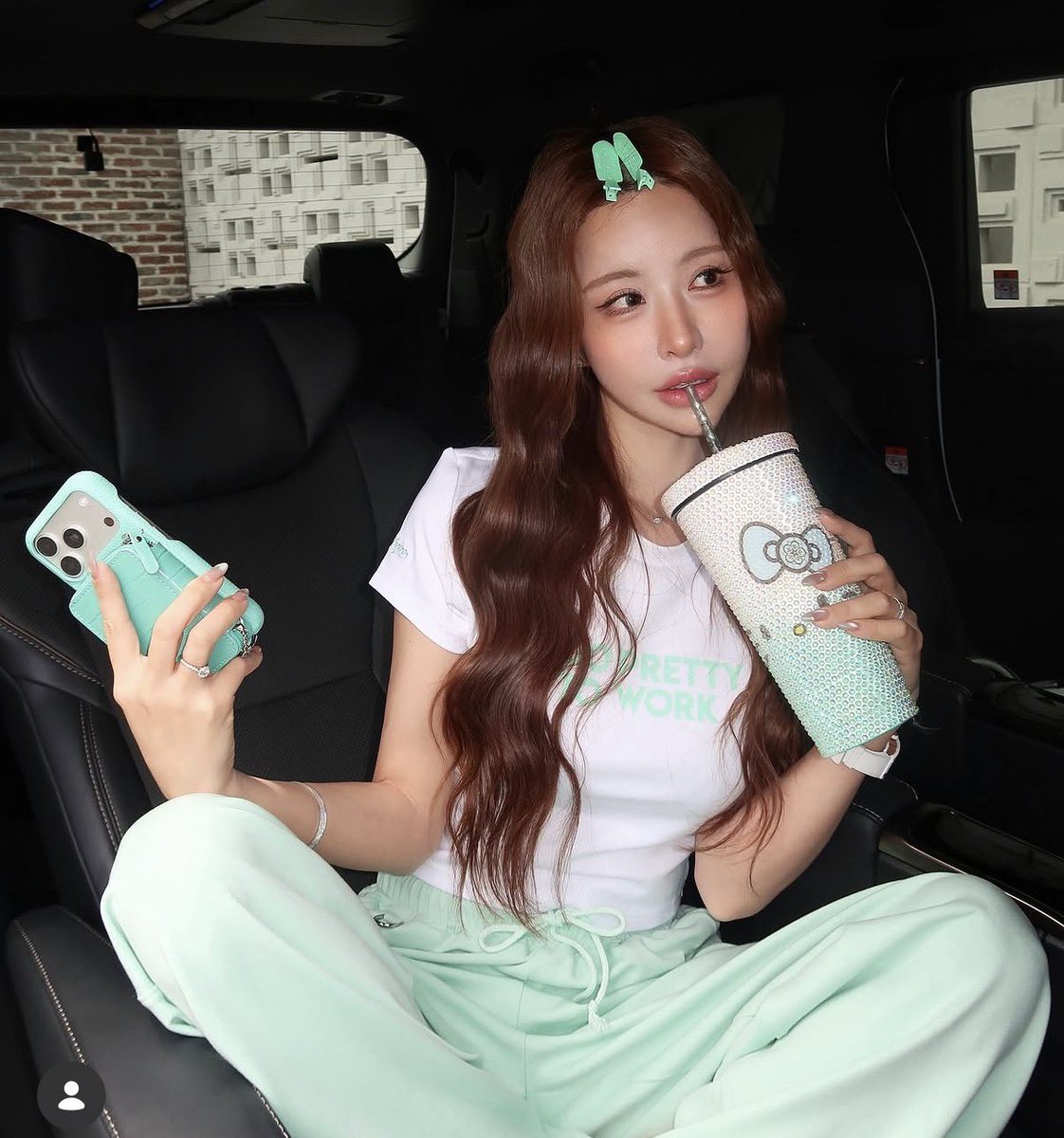 𝙃𝙞𝙣𝙖 tweet media