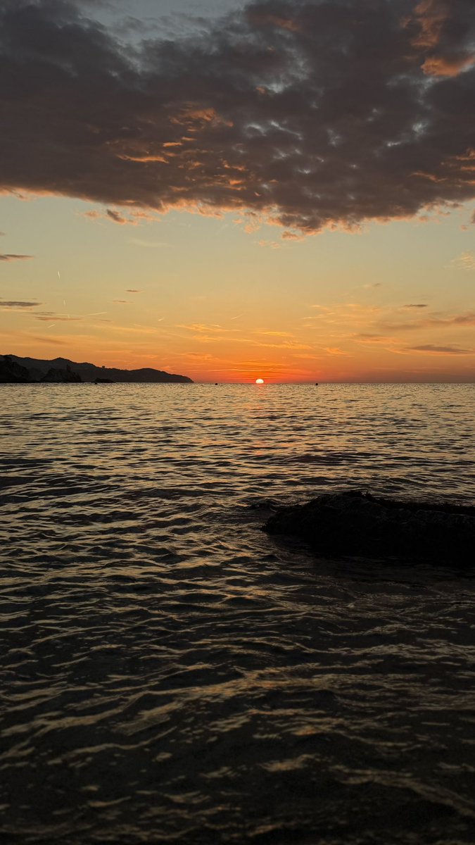meblanch's tweet photo. Bondia🧡
Blanes des Cala bona
07:03
15graus

#EITemps3Cat
@soniapapell
@gemmapuigf 
@3CatInfoelTemps
@meteocat @tempsdemeteo
 @aemet_cat
@marcsilvestre7 @seguimlameteo
@SergiLoras @eltemps_rtve
@mauri_francesc @aquilatierratve
@Marti_Oliveras @BtvEltemps https://t.co/wnBdfP8Ihk