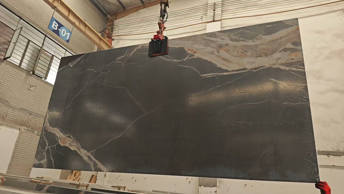 TinaQiuuu's tweet image. 3200×1600mm. 12mm precision. Italian engineering, factory-direct.
#sinteredstone #porcelainslab #largeformat #italianengineering #italianbeauty #calacattaviola #villadesign #luxuryproject #premiumstone #factorydirect