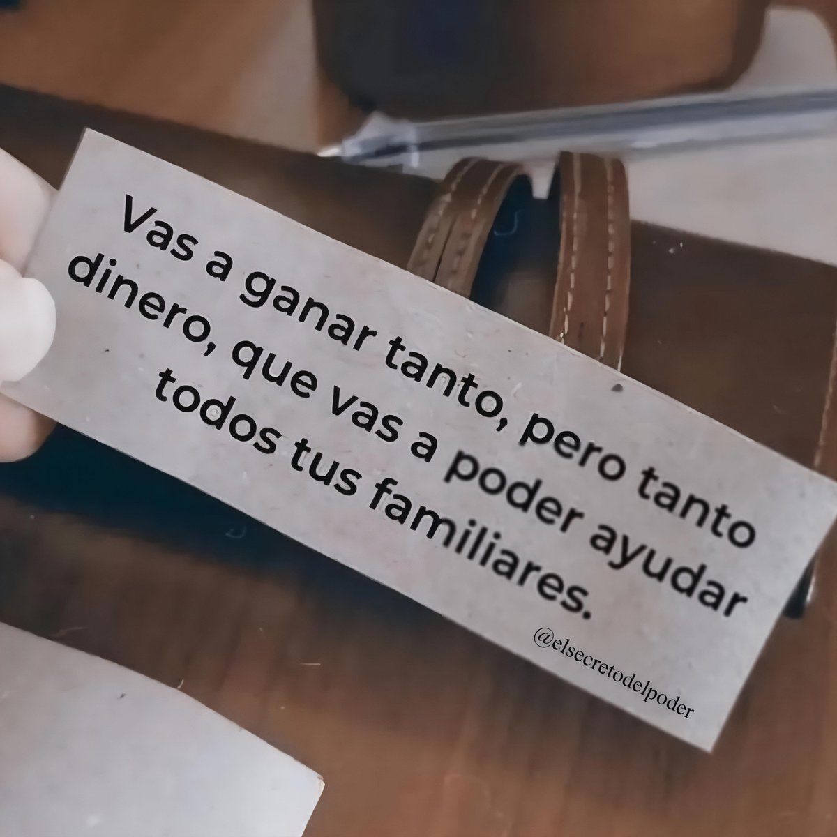 secretodelpoder's tweet photo. El éxito cobra sentido cuando puedes levantar a los tuyos. 💸❤️
Trabaja duro hasta que tus padres ya no tengan que fijarse en los precios del menú. Ese es el verdadero motor.
#Abundancia #MetasFinancieras #Familia #ElSecretoDelPoder https://t.co/fgko7jW66m