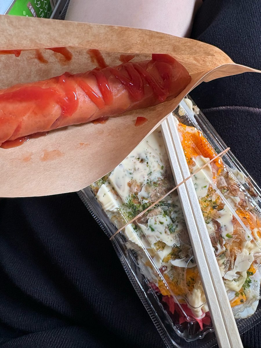 nariagirl777's tweet image. #DSGアリーナ高岡店 様

キリがいいのでお昼休憩いってきます！

今日の屋台は、フランクフルトと目玉焼き🍳が乗ってる焼きそば👍✨
めっちゃおいしいのでみんなもぜひ食べてみてね😘

#PR