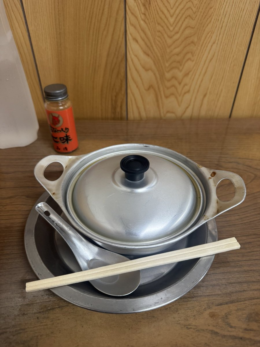 takochi_gnv's tweet photo. メンバーそれぞれに朝ごはん。
おいらは『ことり』で鍋焼うどん。
今日の始まり間違いない。
どちらも行きたかったけど『アサヒ』は滞在中お休みで行けず残念。
ここからおいらはソロ活動、電車でおでかけ。メンバ〜！また東京でね〜！ https://t.co/oFWydGyRu8