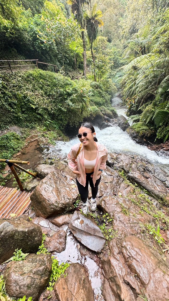 anothernyaw's tweet photo. Physically at the office, mentally trekking https://t.co/3Zx39kbNok