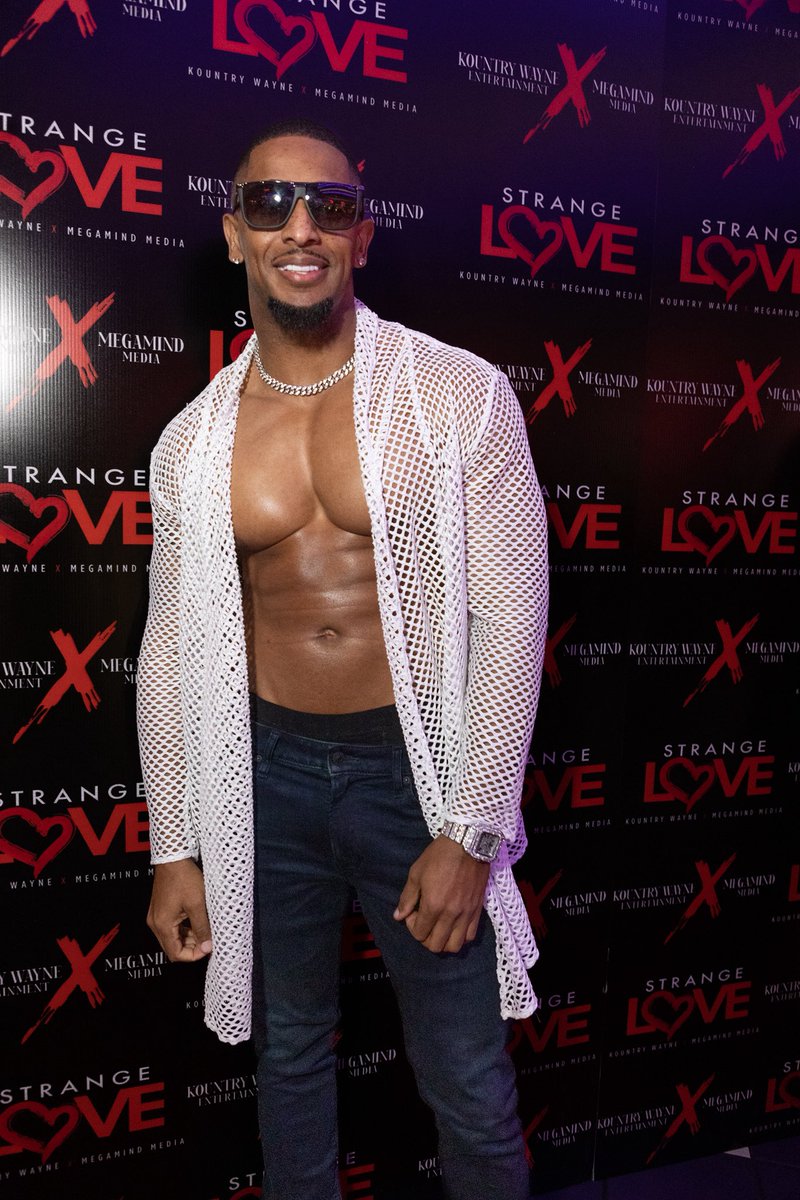 Yoamarahonei's tweet photo. HAPPY 36th BIRTHDAY OSHEA RUSSELL 🤎#April19th✨#Actor✨#AllTheQueensMen✨#OsheaRussell✨#explorepage✨ https://t.co/TGvYRcellm