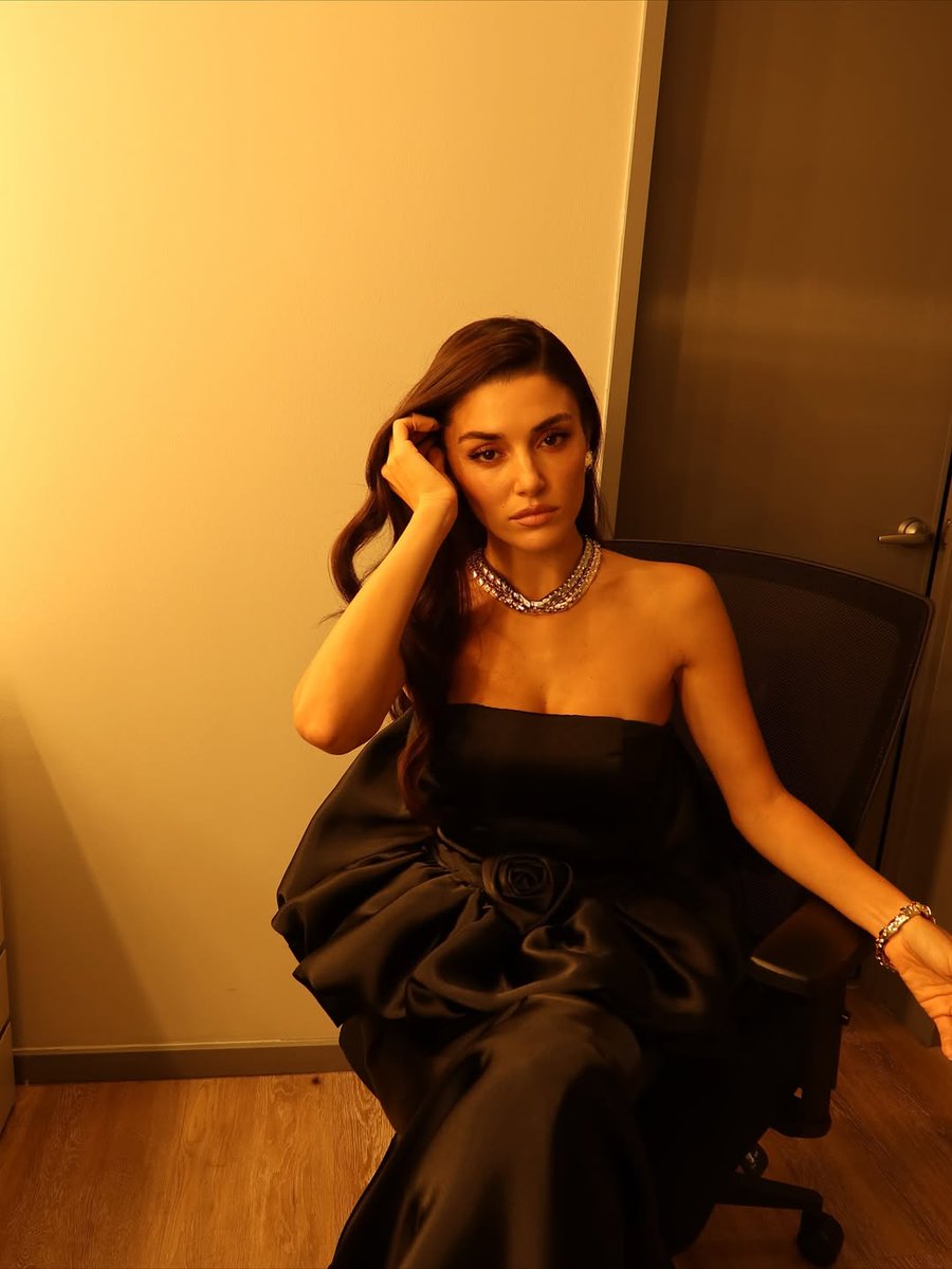 gomel966's tweet image. I vote #HandeErçel for the Most Beautiful Woman ALIVE 2026
#MBWA2026HandeErçel
@thenetizensreport
#NETIZENSCHOICE