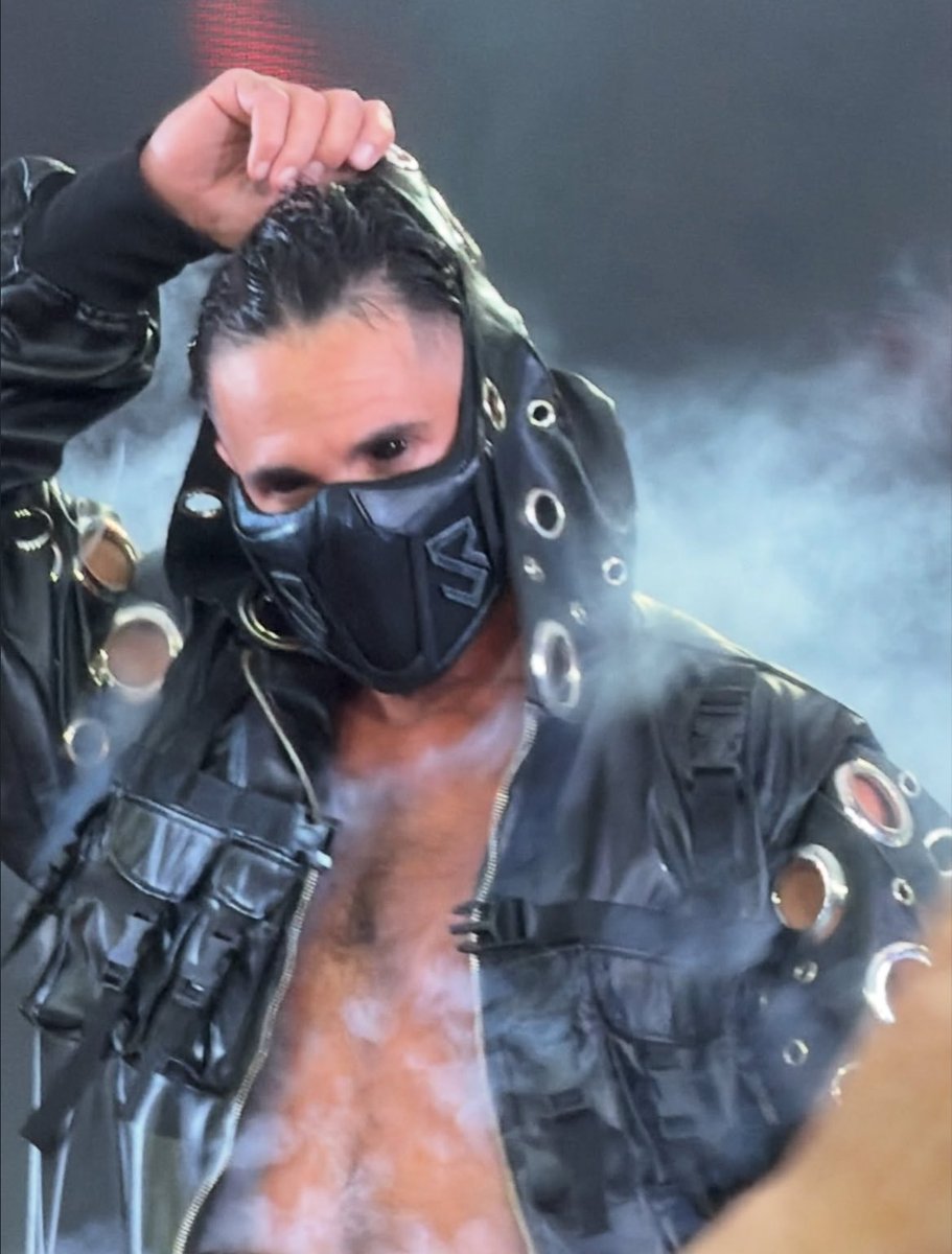 i loved the (unintentional) parallels of cody wearing more angelic, bright, golden gear, surrounded by smoke and donning a golden, winged mask. vs seth dressing in darker gear, using black sclera contacts, also surrounded by smoke, and wearing a darker mask. 

real angel &amp; devil