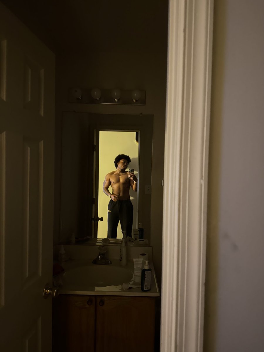 makari👽 tweet media