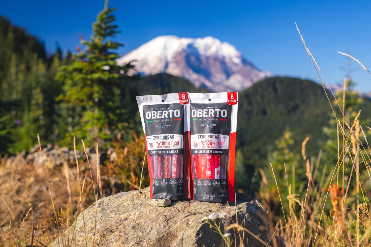 ObertoBeefJerky's tweet photo. From Seattle to the PNW summit. 100% grass-fed beef. No sugar. #Oberto 🌲⛰️ | 📷: @MichaelMatti https://t.co/943PNCnqG7