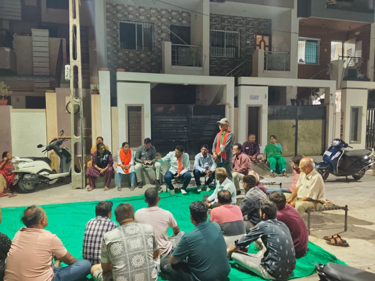 બક્ષીપંચ મોરચો જામનગર મહાનગર  વોર્ડ નંબર 11 ખાતે ખાટલા બેઠક બુથ નંબર 186 શક્તિકેન્દ્ર અન્નપૂર્ણા માઁ