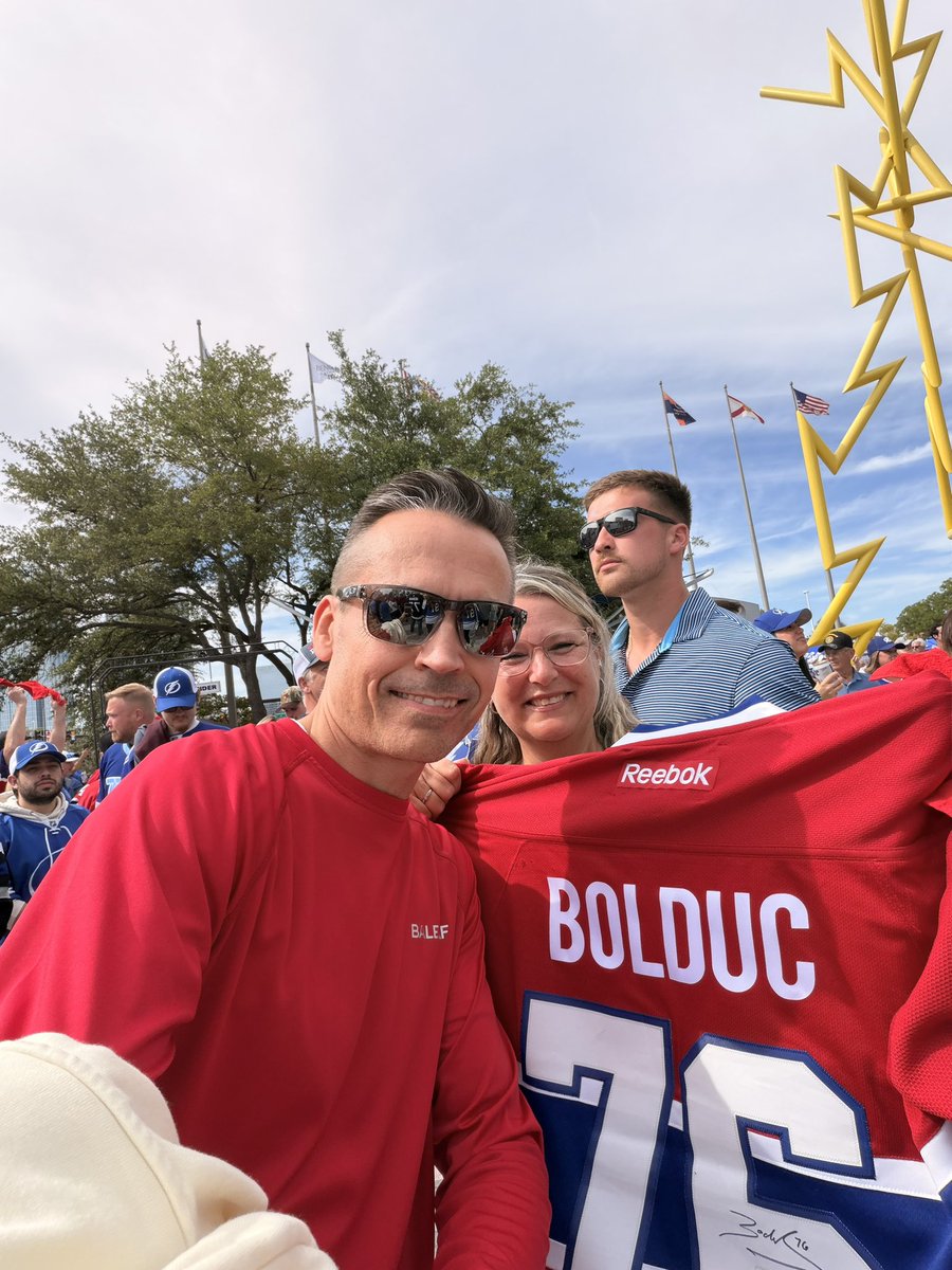 MoneyIsClear's tweet photo. @Wingster26 J'y étais ce soir quel https://t.co/ffJkIU08oE la chance de parlé avec la mère à Zachary Bolduc avant la game.tres gentille sa maman 😎👍go Habs go https://t.co/PiojYXrblK